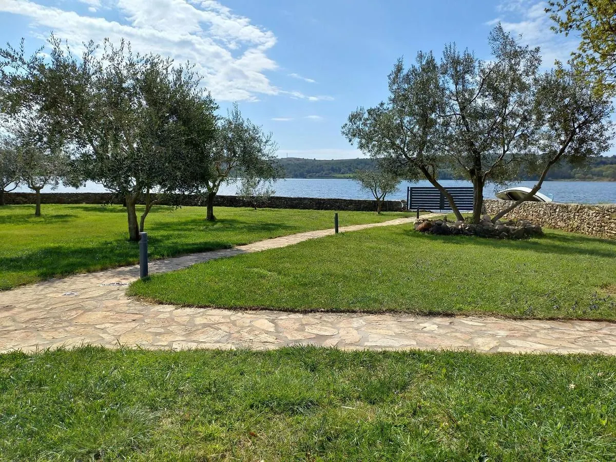 Beach House Beta With Pool, Jacuzzi, Playground & Bbq In An Olive Grove With A Beach, Pomer - Istria Pula 0*,  Kroatien