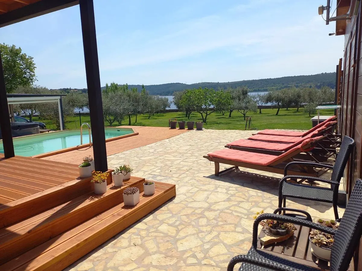 Beach House Beta With Pool, Jacuzzi, Playground & Bbq In An Olive Grove With A Beach, Pomer - Istria kontakter