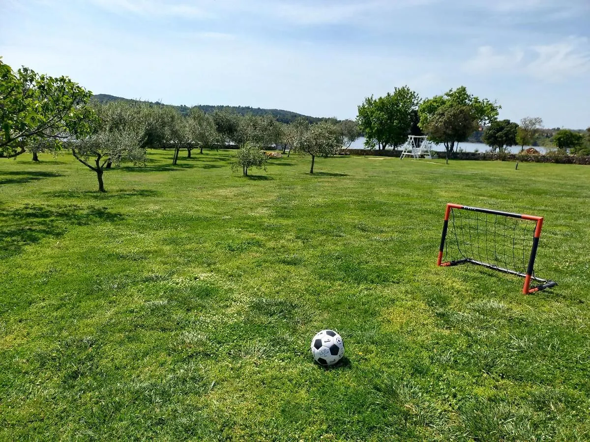 Casa vacanze Beach House Beta With Pool, Jacuzzi, Playground & Bbq In An Olive Grove With A Beach, Pomer - Istria Pola