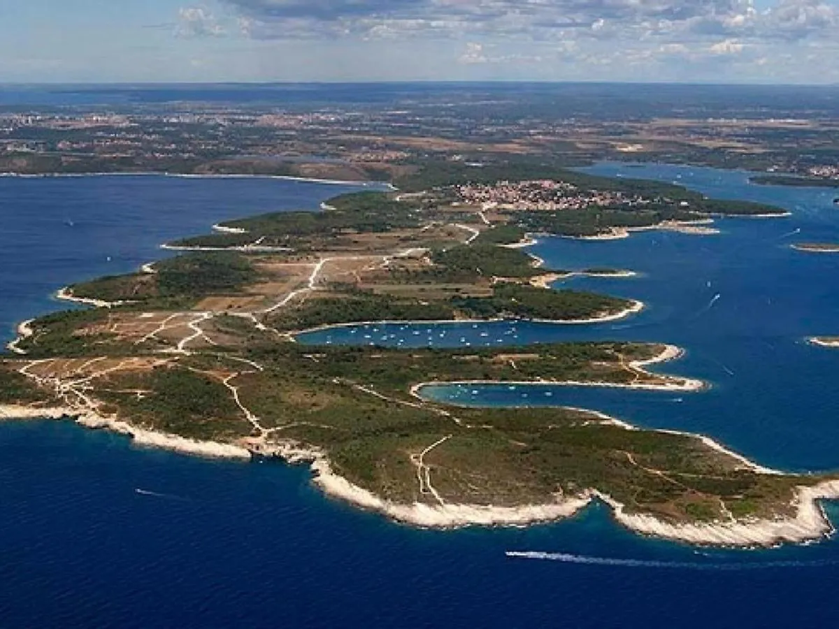Beach House Beta With Pool, Jacuzzi, Playground & Bbq In An Olive Grove With A Beach, Pomer - Istria 풀라