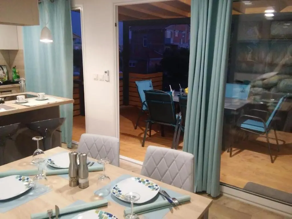 Beach House Beta With Pool, Jacuzzi, Playground & Bbq In An Olive Grove With A Beach, Pomer - Istria 풀라 펜션