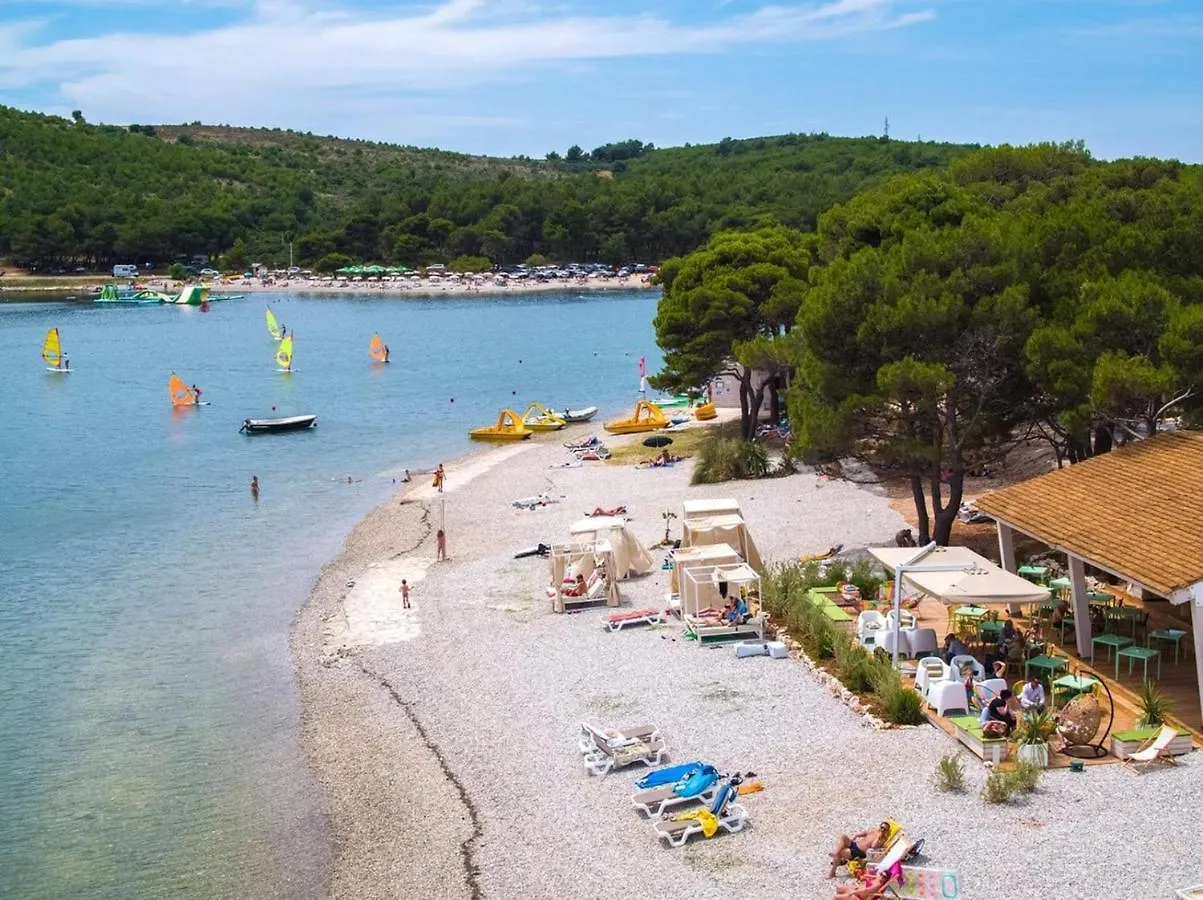 Beach House Beta With Pool, Jacuzzi, Playground & Bbq In An Olive Grove With A Beach, Pomer - Istria 풀라 0*,