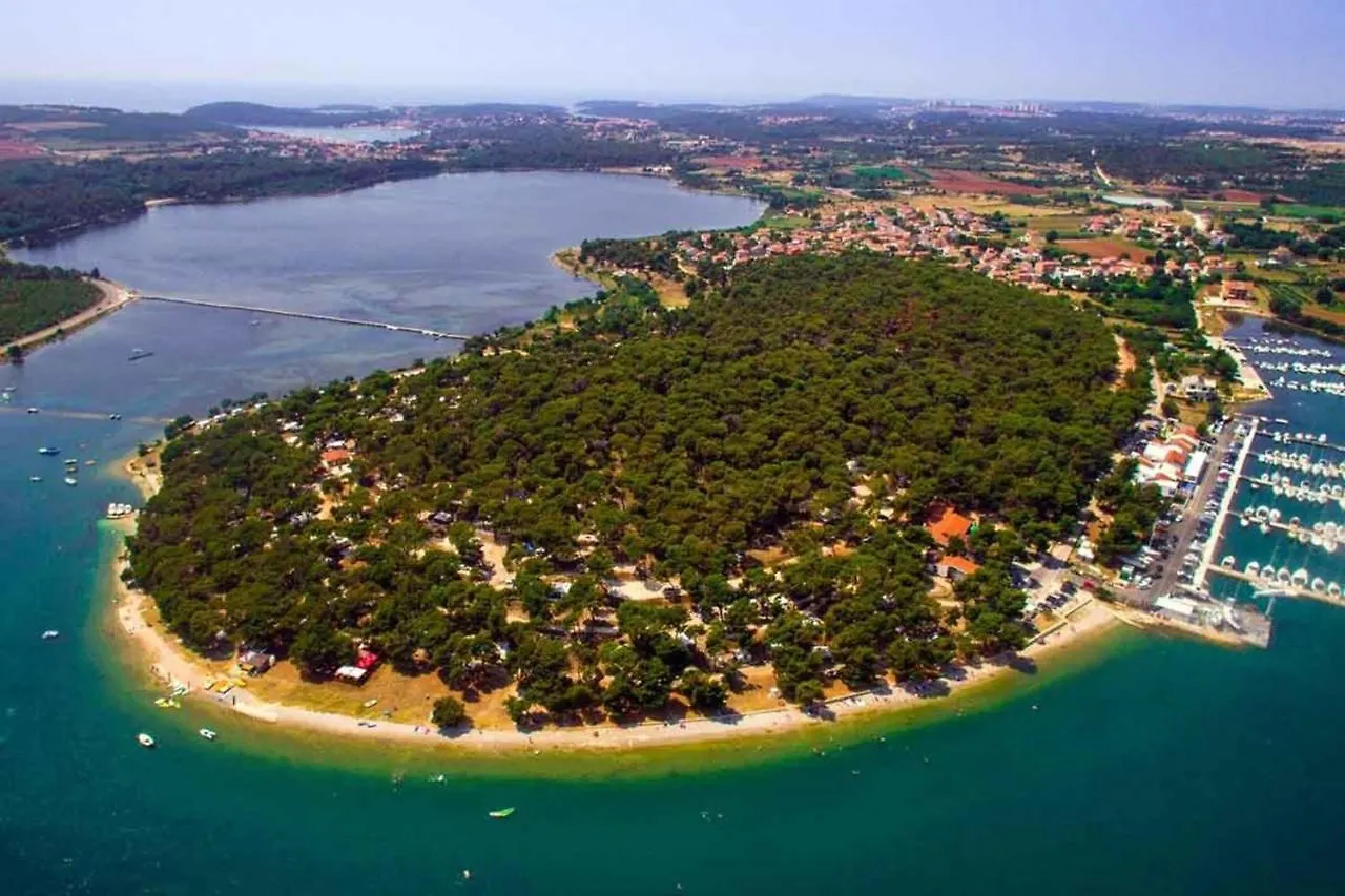 펜션 Beach House Beta With Pool, Jacuzzi, Playground & Bbq In An Olive Grove With A Beach, Pomer - Istria 풀라 크로아티아
