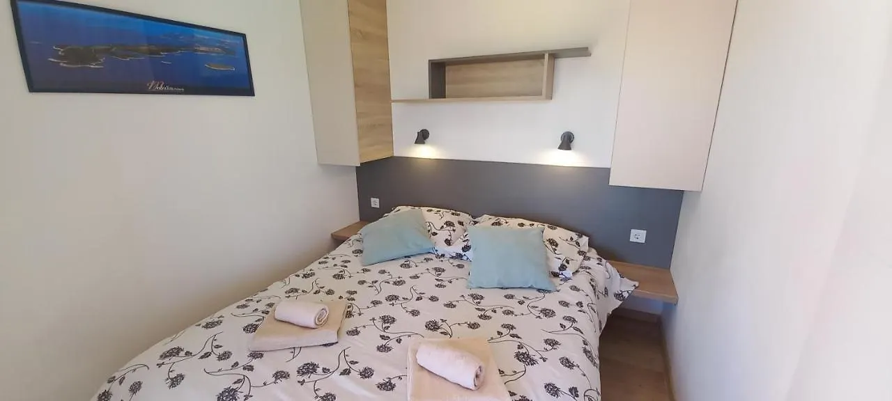 Beach House Beta With Pool, Jacuzzi, Playground & Bbq In An Olive Grove With A Beach, Pomer - Istria 풀라
