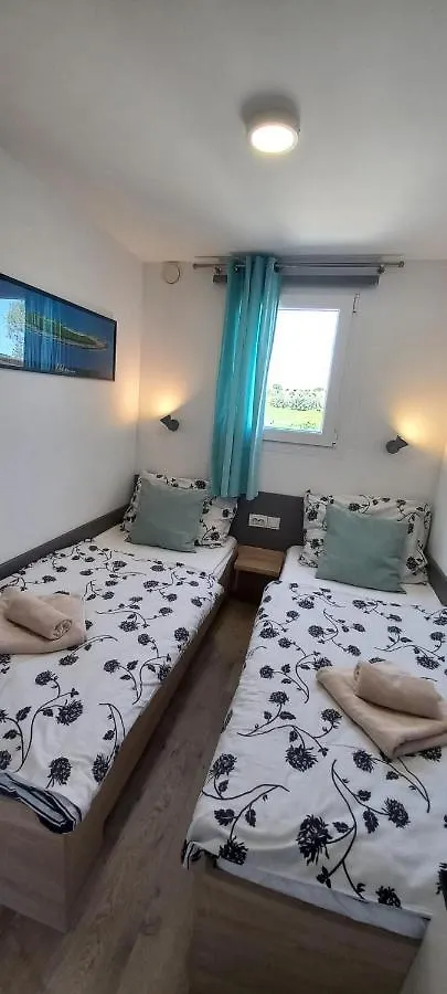 펜션 Beach House Beta With Pool, Jacuzzi, Playground & Bbq In An Olive Grove With A Beach, Pomer - Istria 풀라